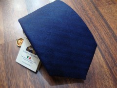 cravatta 100% cashmere,disegno "Spinato" bluette